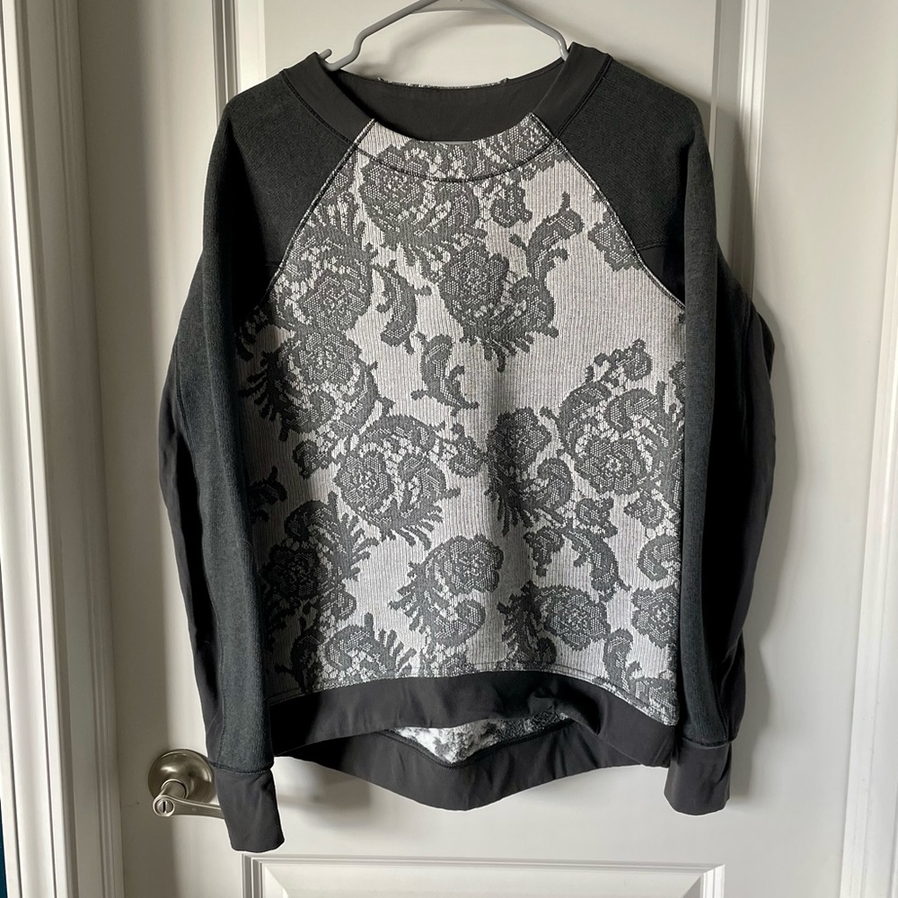Lululemon size 4 sweater